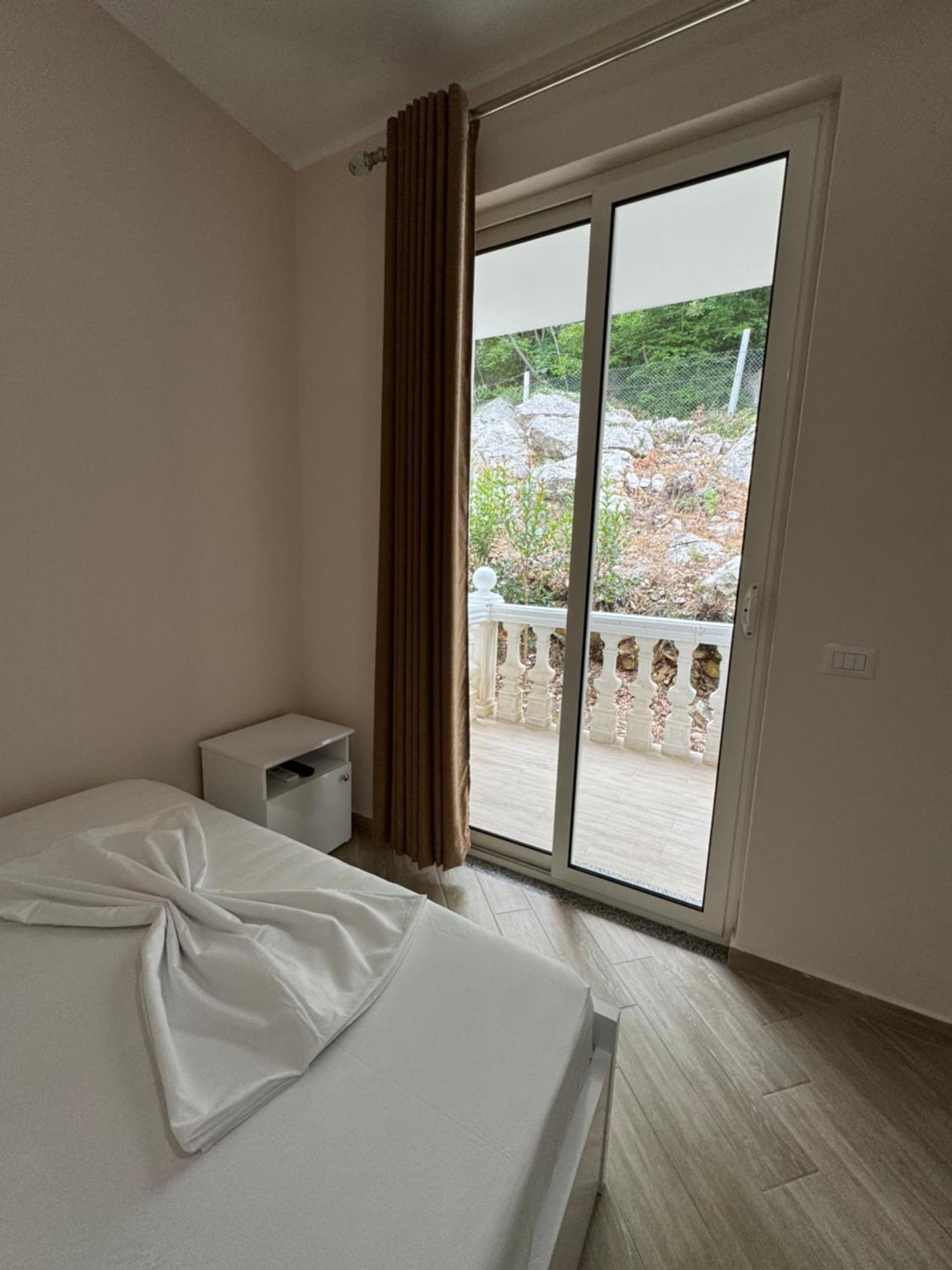 Vila Horizont Baks-Rrjoll Ngoại thất bức ảnh